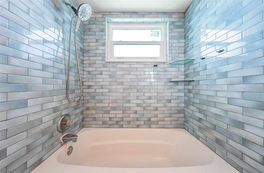 For Sale: $225,000 (2 beds, 1 baths, 870 Square Feet)