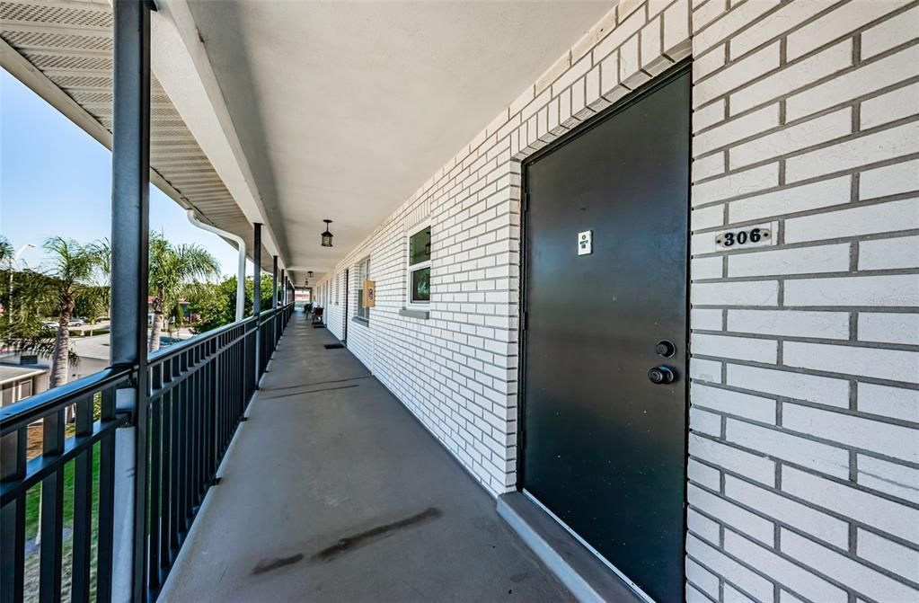 For Sale: $225,000 (2 beds, 1 baths, 870 Square Feet)