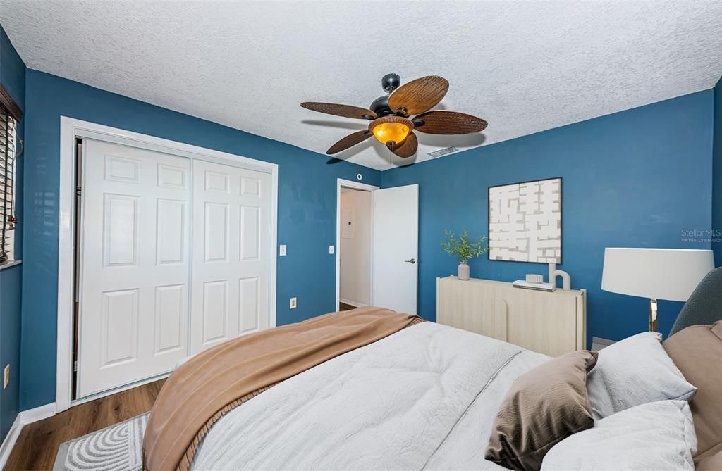 For Sale: $225,000 (2 beds, 1 baths, 870 Square Feet)