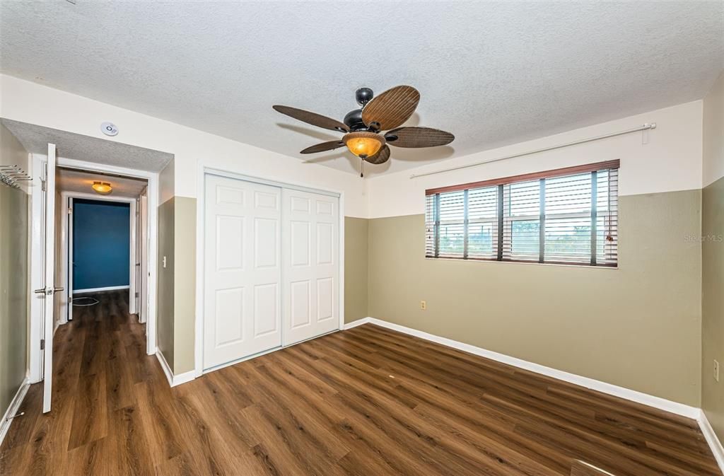 For Sale: $225,000 (2 beds, 1 baths, 870 Square Feet)