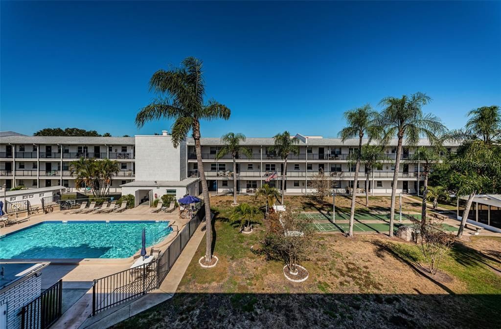 For Sale: $225,000 (2 beds, 1 baths, 870 Square Feet)