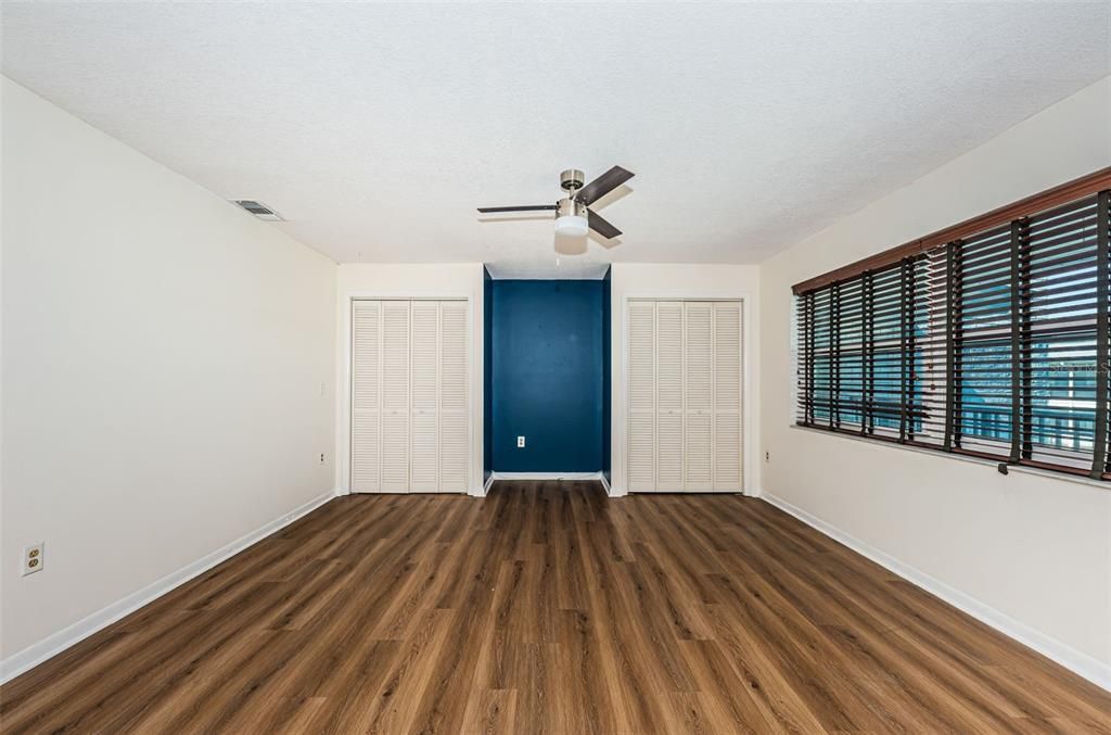 For Sale: $225,000 (2 beds, 1 baths, 870 Square Feet)