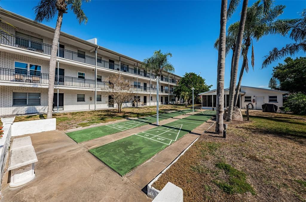 For Sale: $225,000 (2 beds, 1 baths, 870 Square Feet)