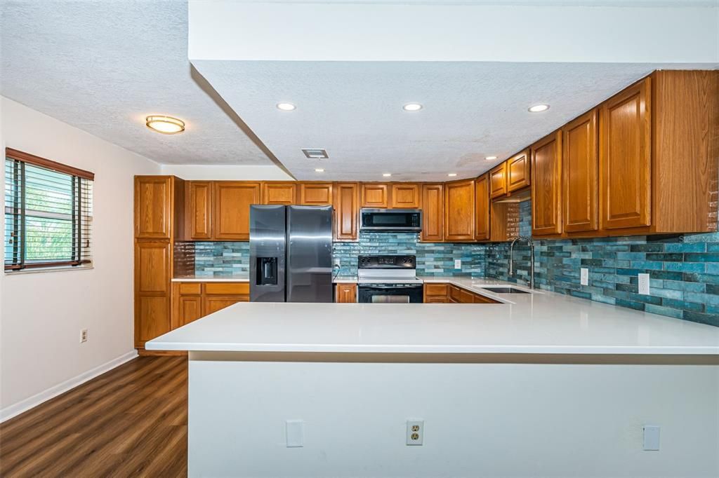 For Sale: $225,000 (2 beds, 1 baths, 870 Square Feet)