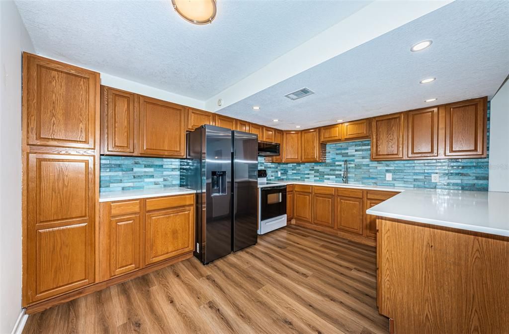 For Sale: $225,000 (2 beds, 1 baths, 870 Square Feet)