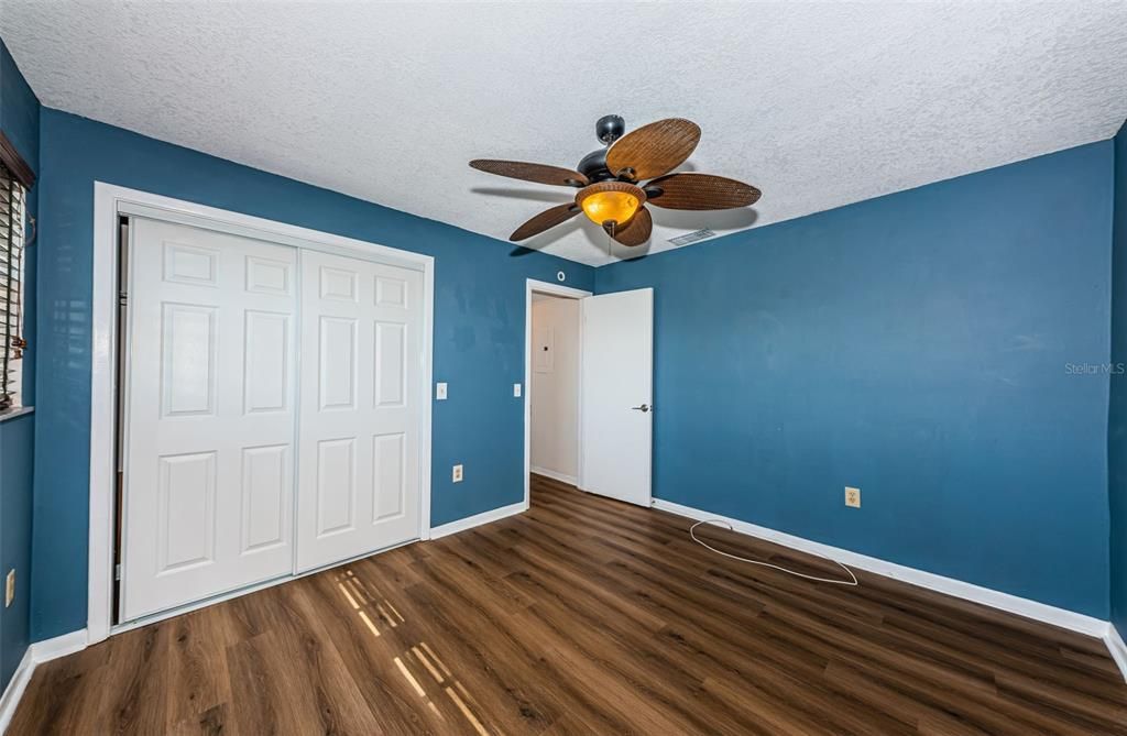 For Sale: $225,000 (2 beds, 1 baths, 870 Square Feet)