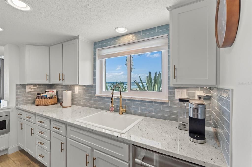 合同活跃: $759,000 (2 贝兹, 2 浴室, 1192 平方英尺)