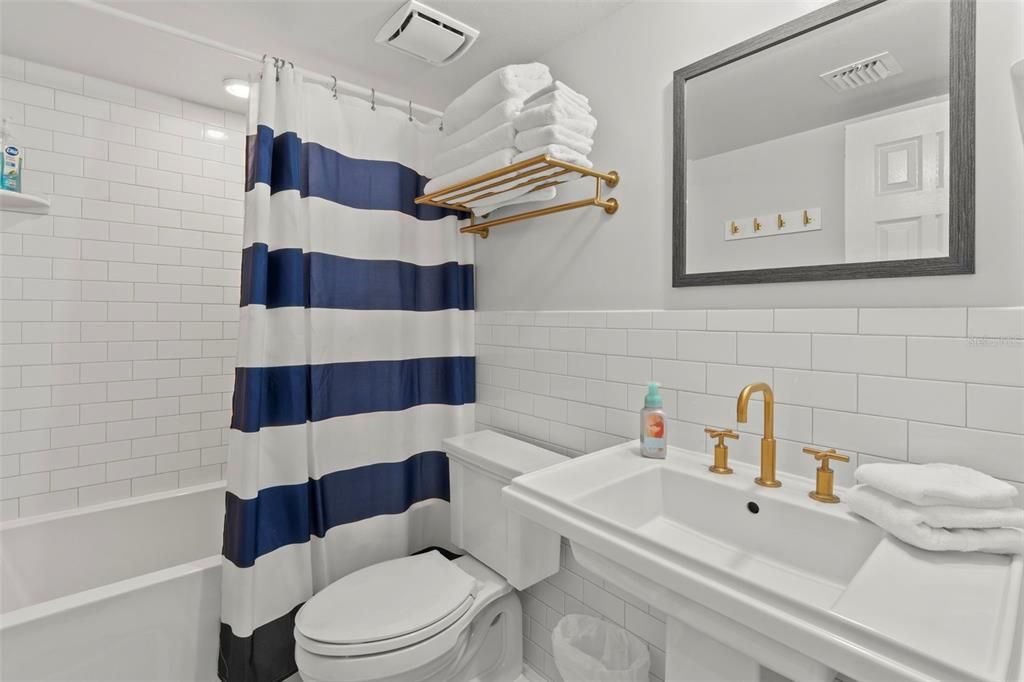 合同活跃: $759,000 (2 贝兹, 2 浴室, 1192 平方英尺)