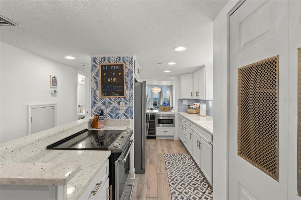 合同活跃: $759,000 (2 贝兹, 2 浴室, 1192 平方英尺)