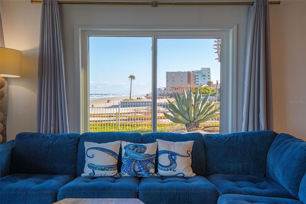 合同活跃: $759,000 (2 贝兹, 2 浴室, 1192 平方英尺)