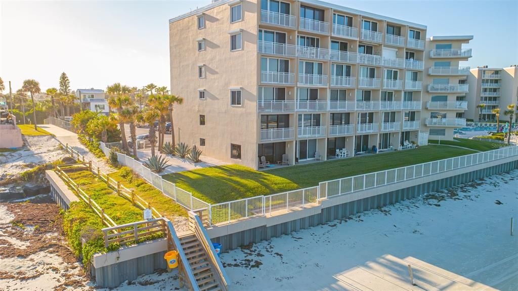 合同活跃: $759,000 (2 贝兹, 2 浴室, 1192 平方英尺)