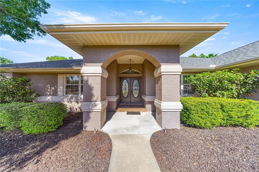 合同活跃: $479,000 (3 贝兹, 2 浴室, 2463 平方英尺)