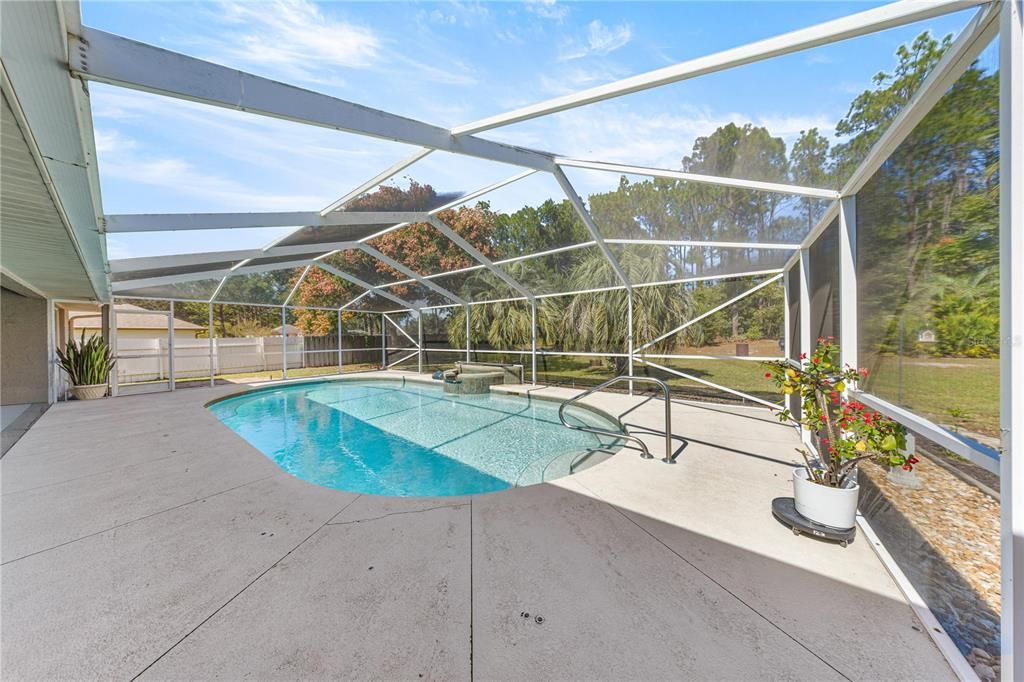 合同活跃: $479,000 (3 贝兹, 2 浴室, 2463 平方英尺)