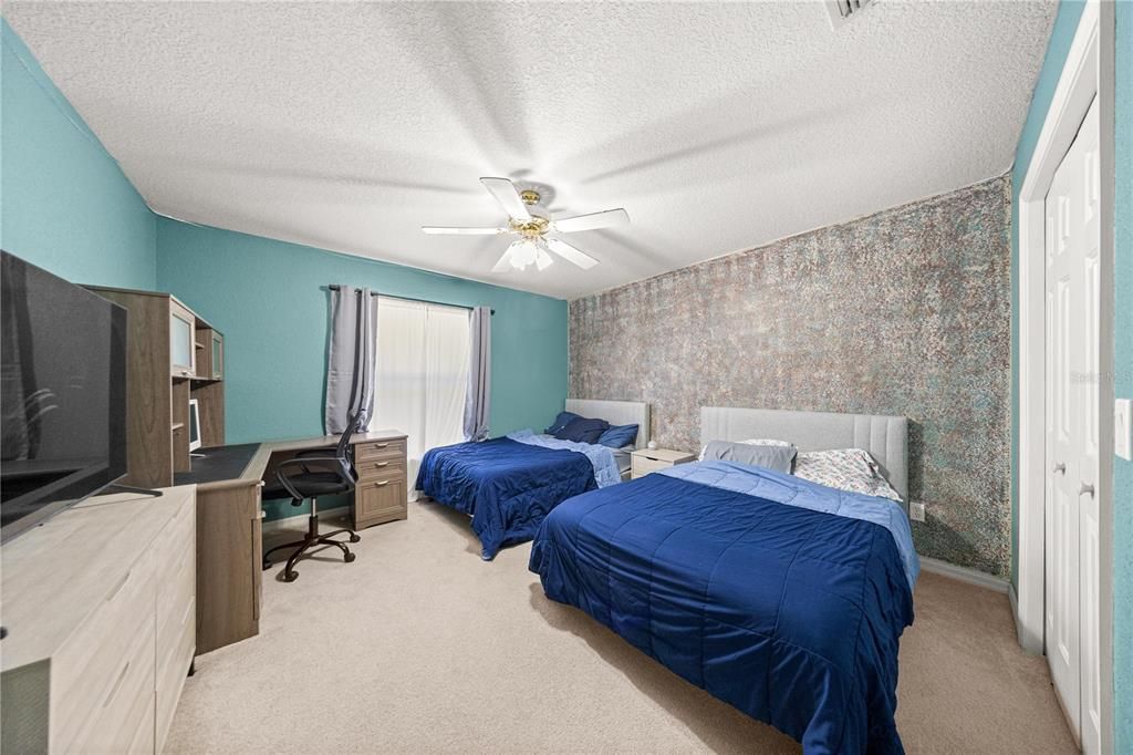 合同活跃: $479,000 (3 贝兹, 2 浴室, 2463 平方英尺)