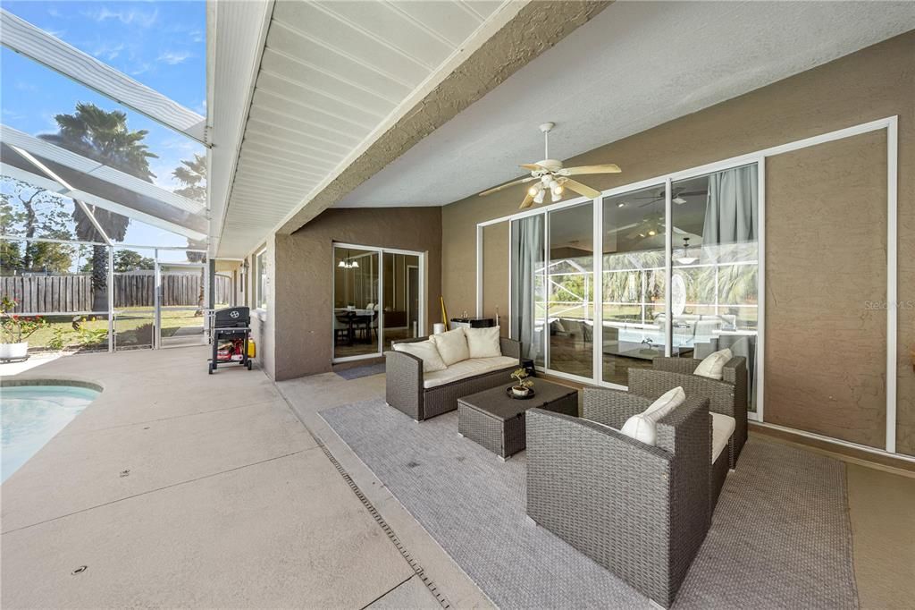 合同活跃: $479,000 (3 贝兹, 2 浴室, 2463 平方英尺)