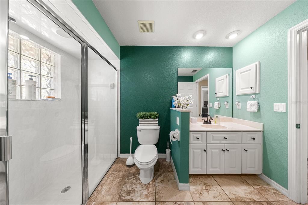 合同活跃: $479,000 (3 贝兹, 2 浴室, 2463 平方英尺)