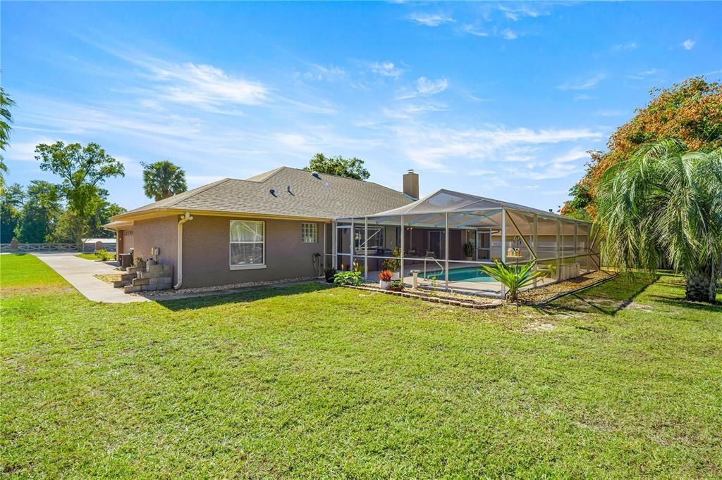 合同活跃: $479,000 (3 贝兹, 2 浴室, 2463 平方英尺)