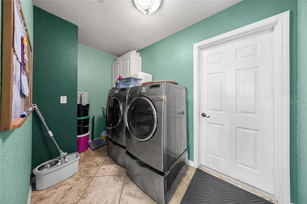 合同活跃: $479,000 (3 贝兹, 2 浴室, 2463 平方英尺)