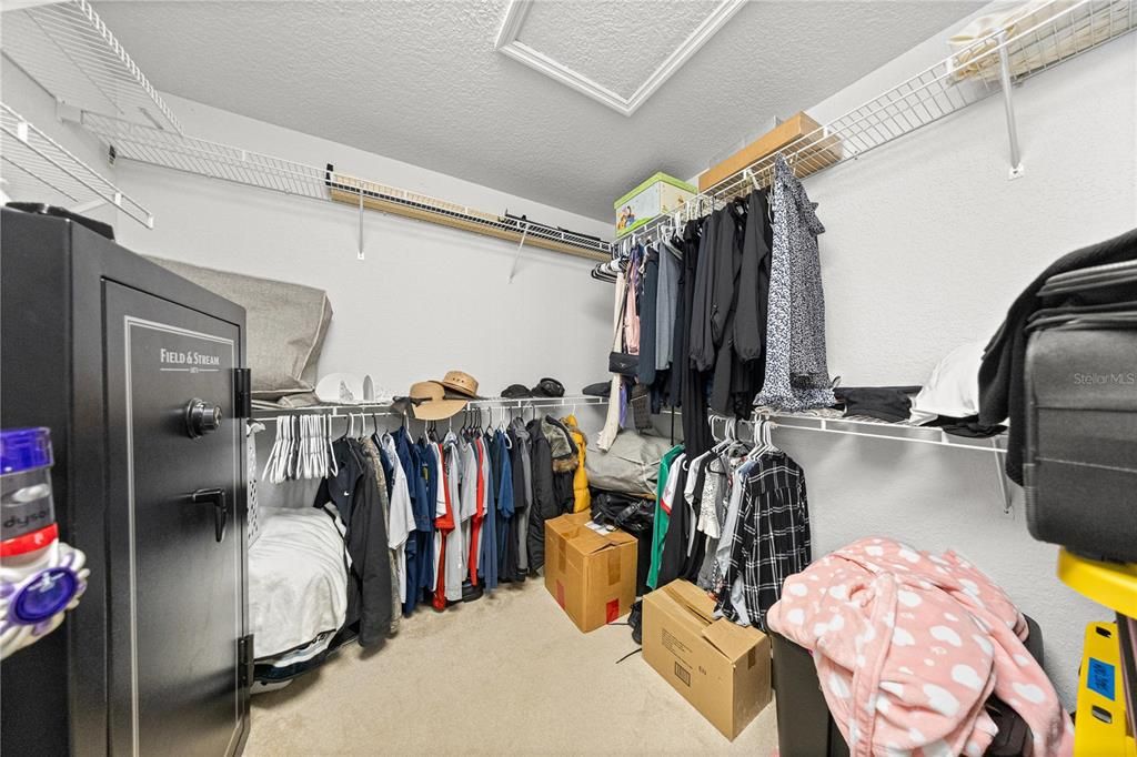 合同活跃: $479,000 (3 贝兹, 2 浴室, 2463 平方英尺)