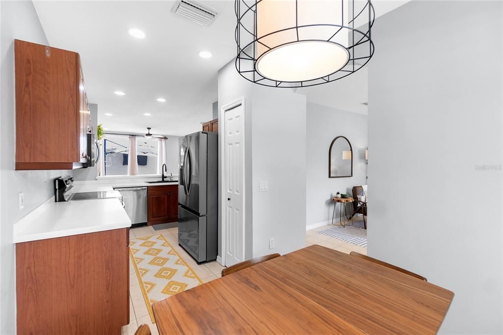 For Rent: $2,450 (3 beds, 2 baths, 1628 Square Feet)