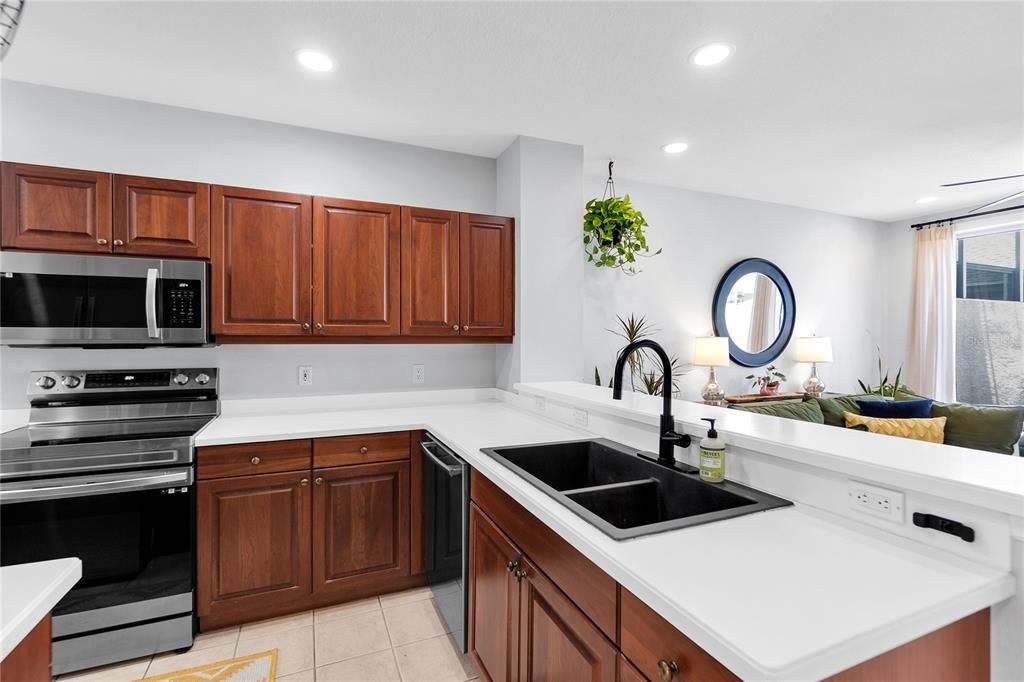 For Rent: $2,450 (3 beds, 2 baths, 1628 Square Feet)