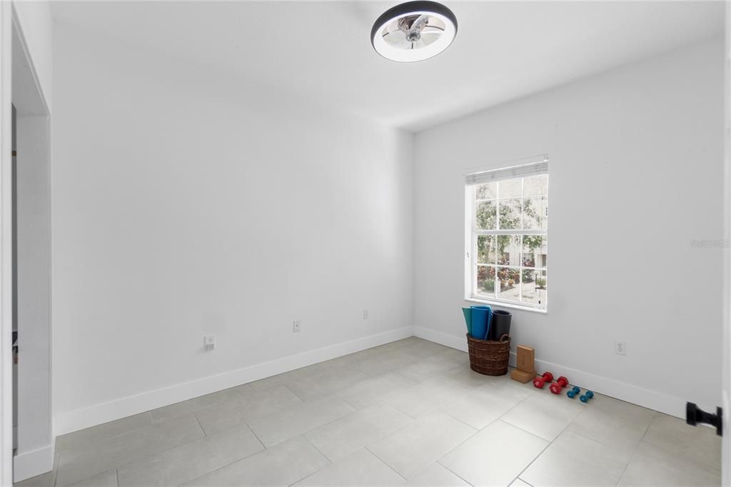 For Rent: $2,450 (3 beds, 2 baths, 1628 Square Feet)