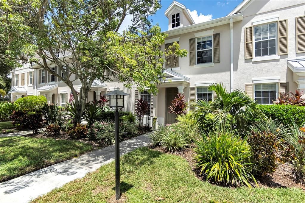 For Rent: $2,450 (3 beds, 2 baths, 1628 Square Feet)