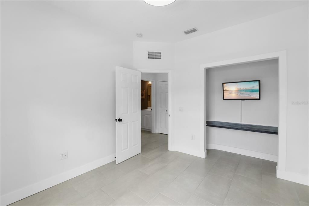 For Rent: $2,450 (3 beds, 2 baths, 1628 Square Feet)