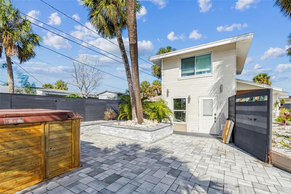 待售: $1,000,000 (4 贝兹, 3 浴室, 1723 平方英尺)