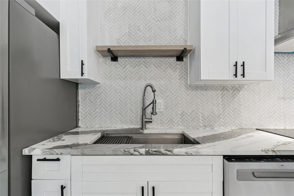 待售: $1,000,000 (4 贝兹, 3 浴室, 1723 平方英尺)