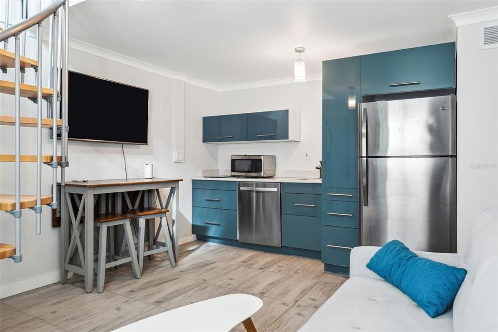 待售: $1,000,000 (4 贝兹, 3 浴室, 1723 平方英尺)