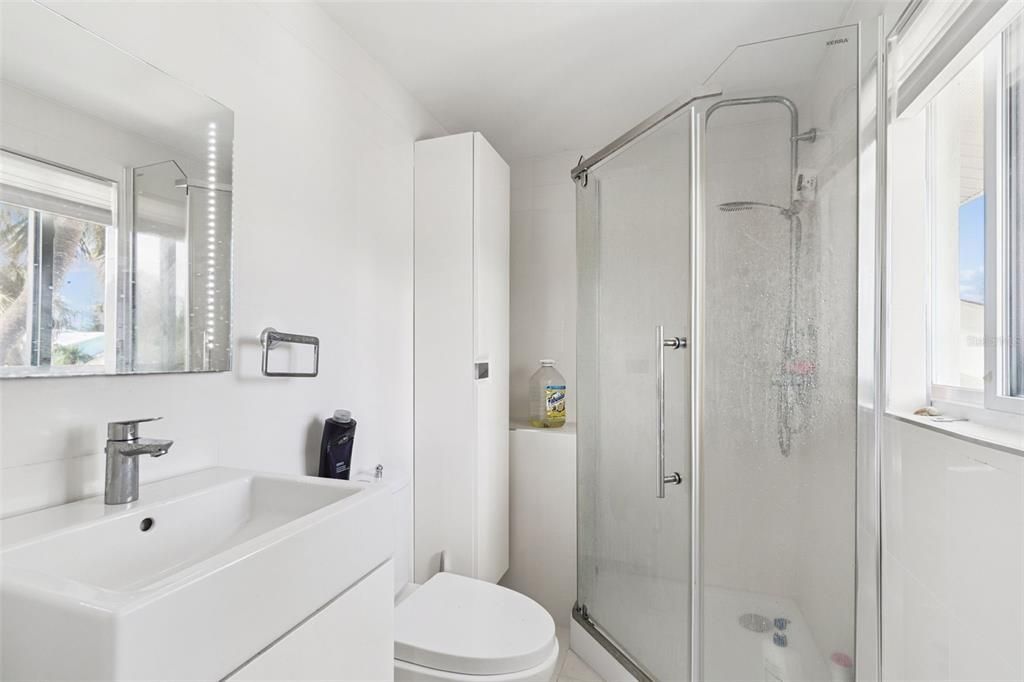 待售: $1,000,000 (4 贝兹, 3 浴室, 1723 平方英尺)