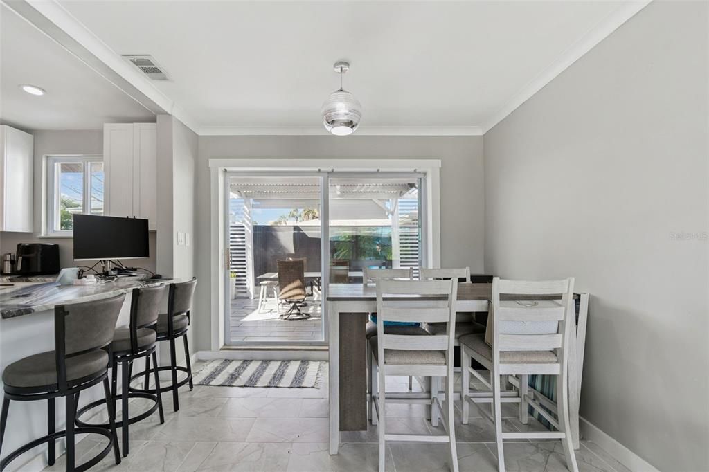 待售: $1,000,000 (4 贝兹, 3 浴室, 1723 平方英尺)