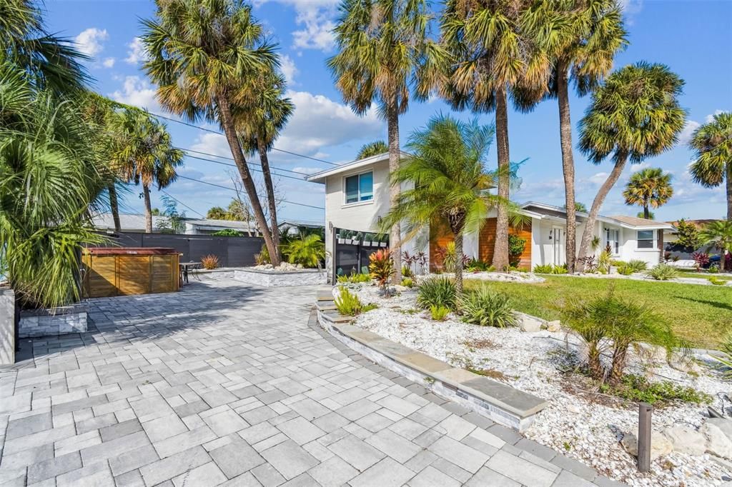 待售: $1,000,000 (4 贝兹, 3 浴室, 1723 平方英尺)