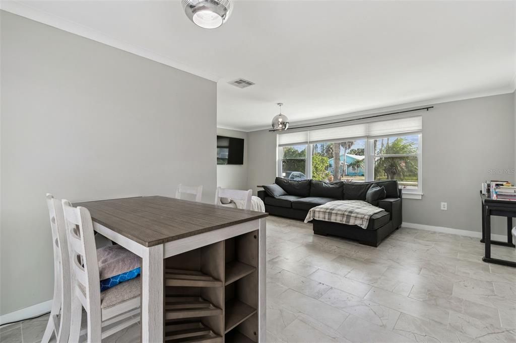 待售: $1,000,000 (4 贝兹, 3 浴室, 1723 平方英尺)