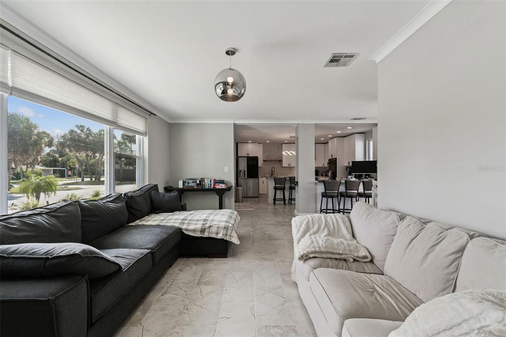 待售: $1,000,000 (4 贝兹, 3 浴室, 1723 平方英尺)