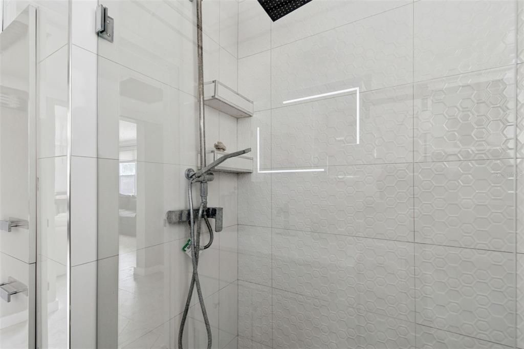 待售: $1,000,000 (4 贝兹, 3 浴室, 1723 平方英尺)