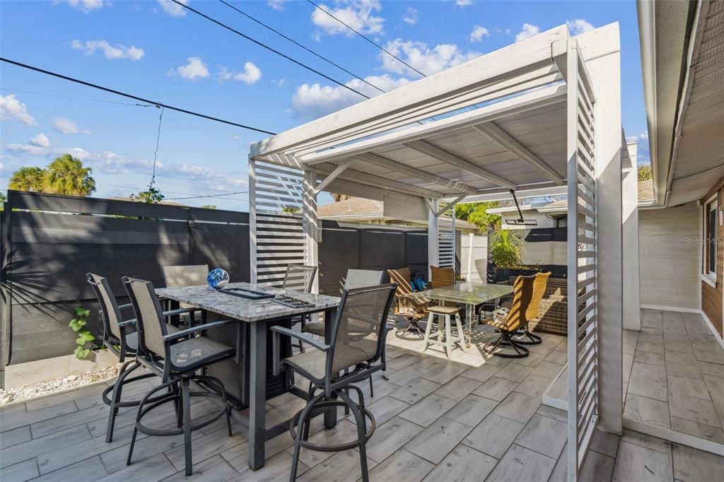 待售: $1,000,000 (4 贝兹, 3 浴室, 1723 平方英尺)