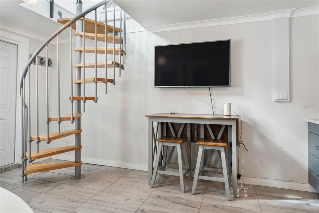 待售: $1,000,000 (4 贝兹, 3 浴室, 1723 平方英尺)