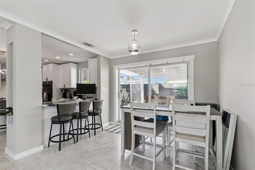 待售: $1,000,000 (4 贝兹, 3 浴室, 1723 平方英尺)