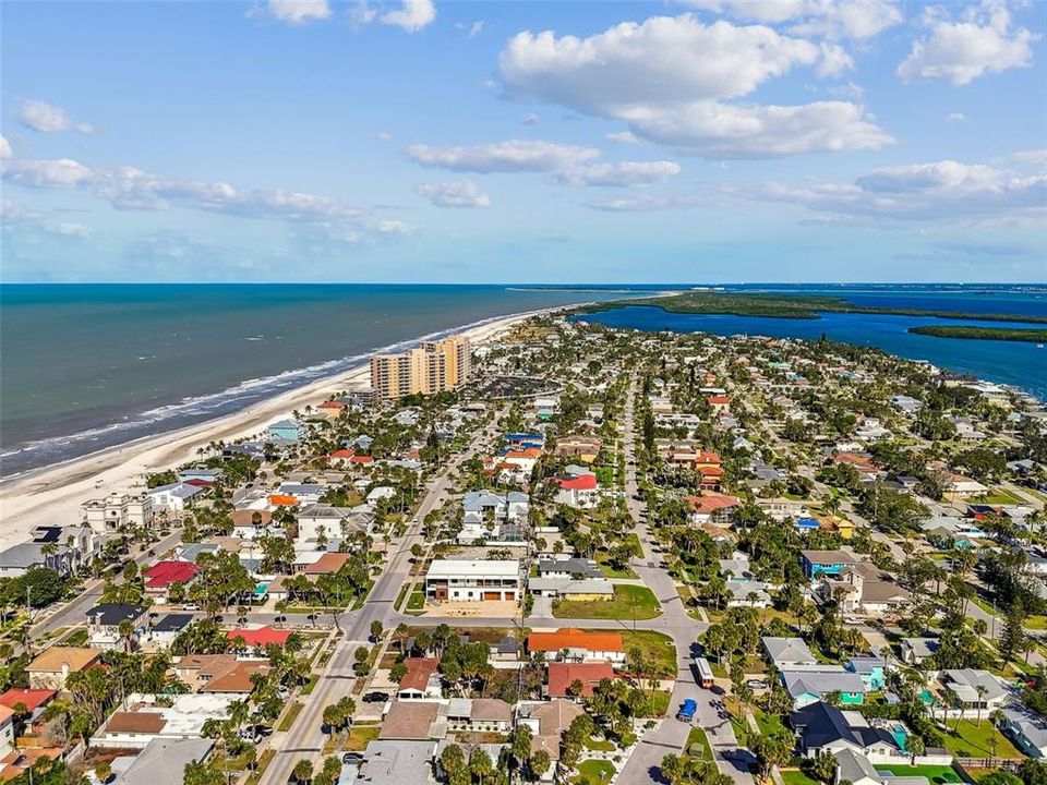 待售: $1,000,000 (4 贝兹, 3 浴室, 1723 平方英尺)