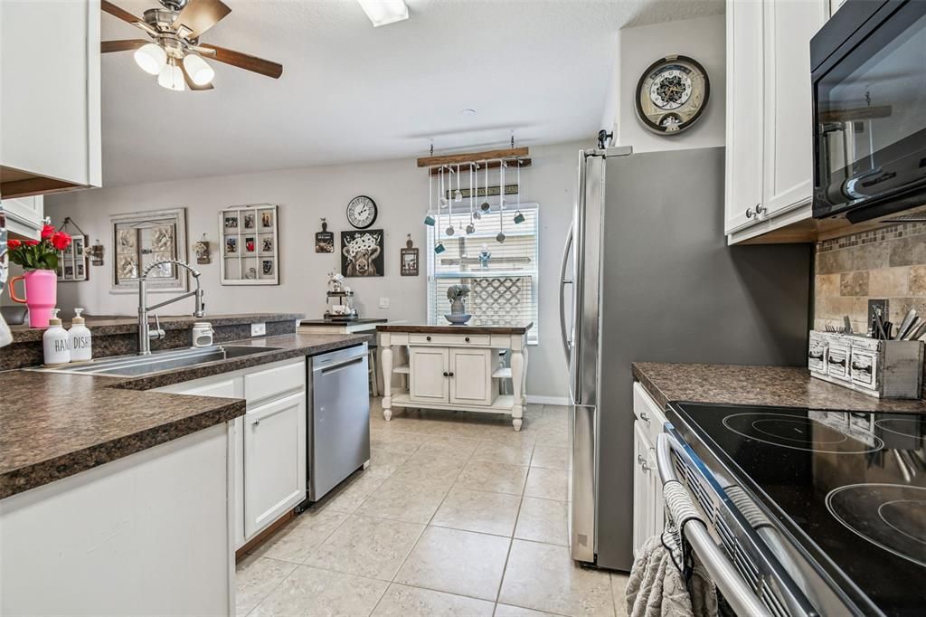 For Sale: $360,000 (3 beds, 2 baths, 1550 Square Feet)