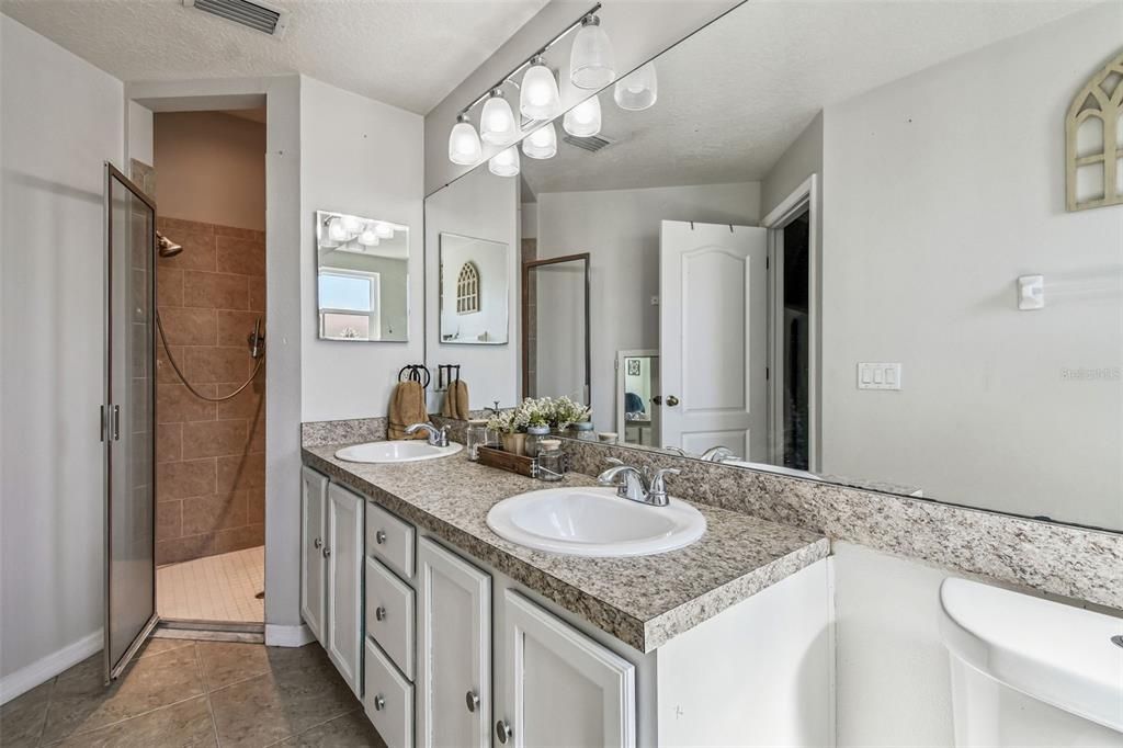 For Sale: $360,000 (3 beds, 2 baths, 1550 Square Feet)