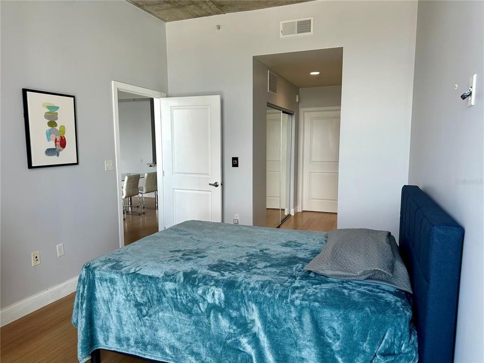 For Sale: $325,000 (2 beds, 2 baths, 1263 Square Feet)