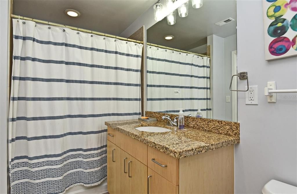 For Sale: $325,000 (2 beds, 2 baths, 1263 Square Feet)