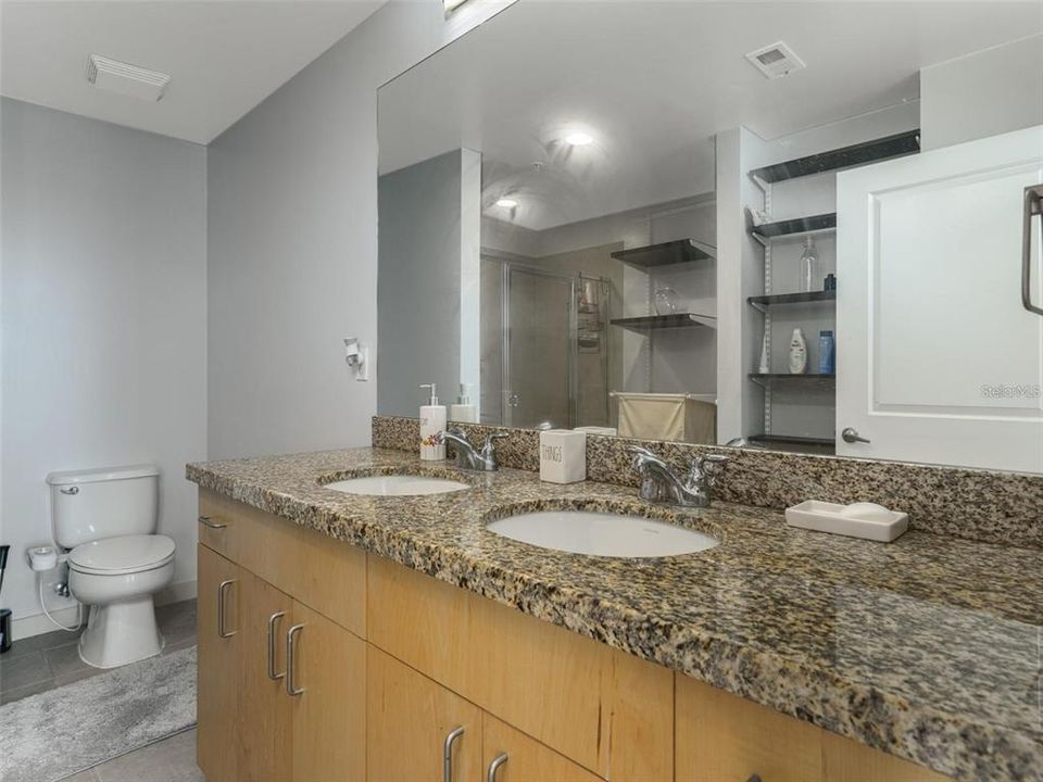 For Sale: $325,000 (2 beds, 2 baths, 1263 Square Feet)