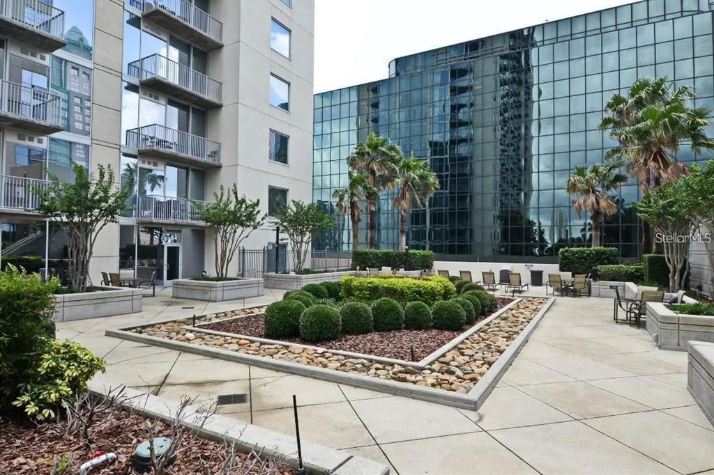 For Sale: $325,000 (2 beds, 2 baths, 1263 Square Feet)