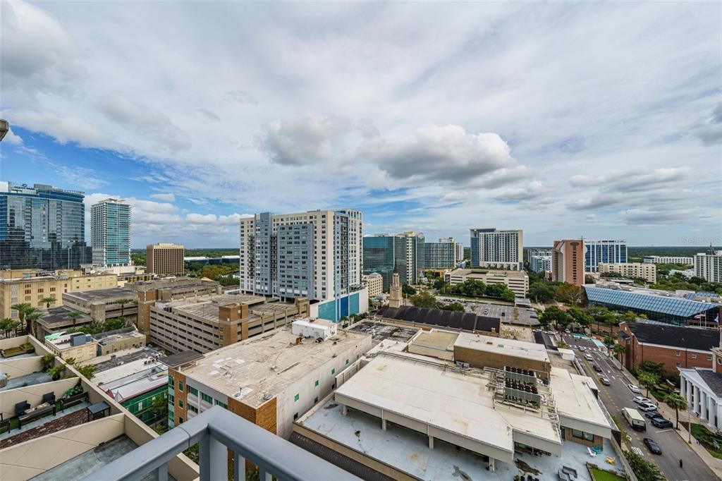 For Sale: $325,000 (2 beds, 2 baths, 1263 Square Feet)
