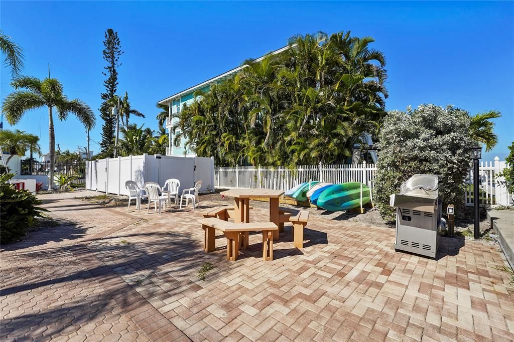 На продажу: $775,000 (2 спален, 2 ванн, 1259 Квадратных фут)