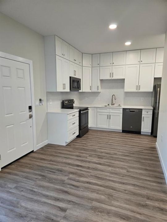 出租: $1,300 (1 贝兹, 1 浴室, 500 平方英尺)